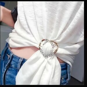 Heart-shaped rhinestone scarf holder or shirt tie. New Gold